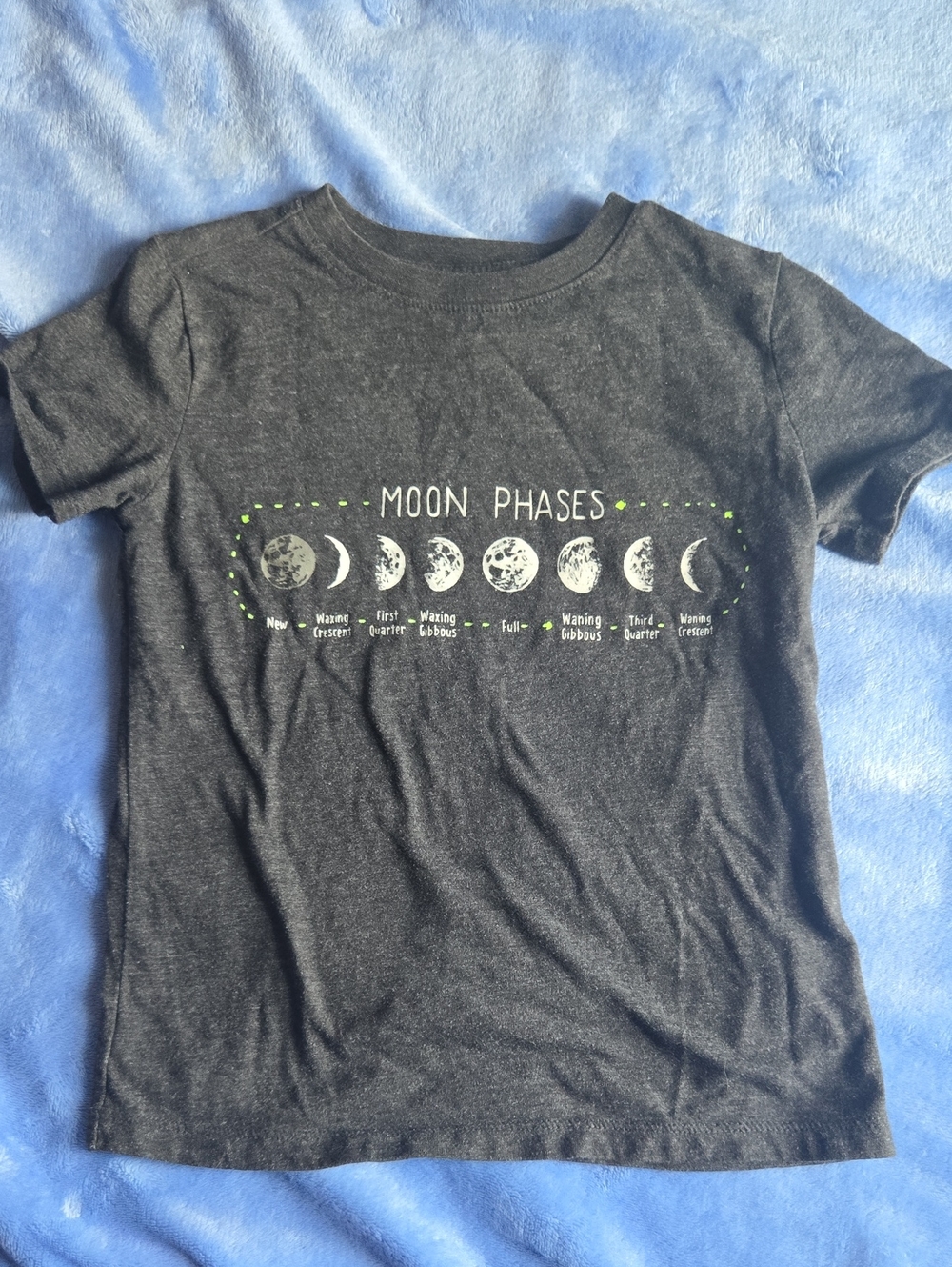 Sz XS (4/5) Cat & Jack Charcoal Moon Phases Tee Shirt